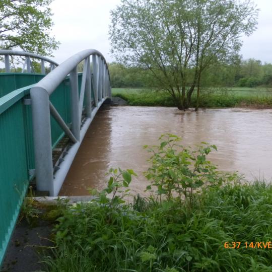 Foto zvýšení hladiny řeky