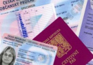 Obr. občanské průkazy a cestovní pasy